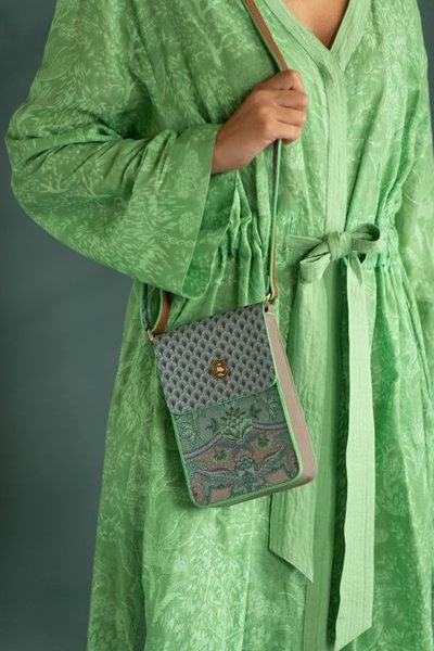 (image for) Telefontasche Kyoto Festival Grün | Pip Studio Sale-3431